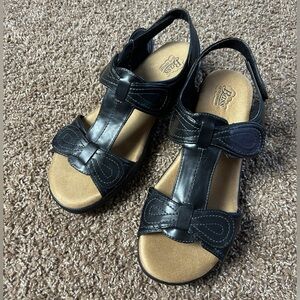 Bass Black and Tan Women's Sandals